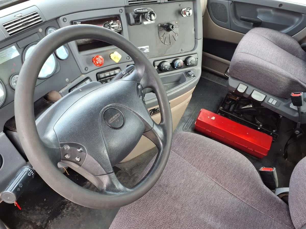 2020 Freightliner Cascadia in Warwick, RI — photo 7