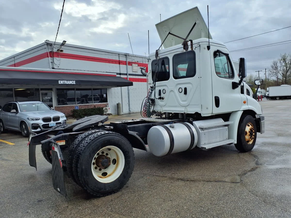 2020 Freightliner Cascadia in Warwick, RI — photo 4