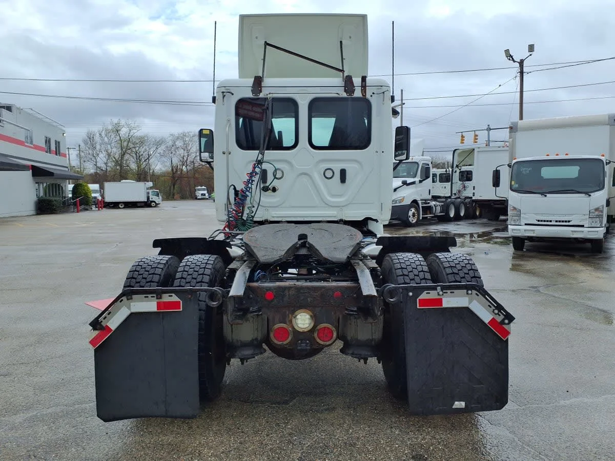 2020 Freightliner Cascadia in Warwick, RI — photo 5