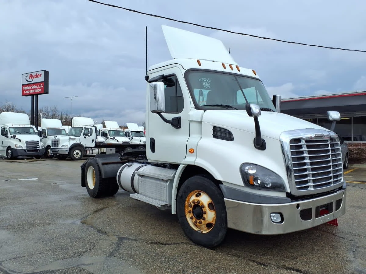 2020 Freightliner Cascadia in Warwick, RI — photo 3