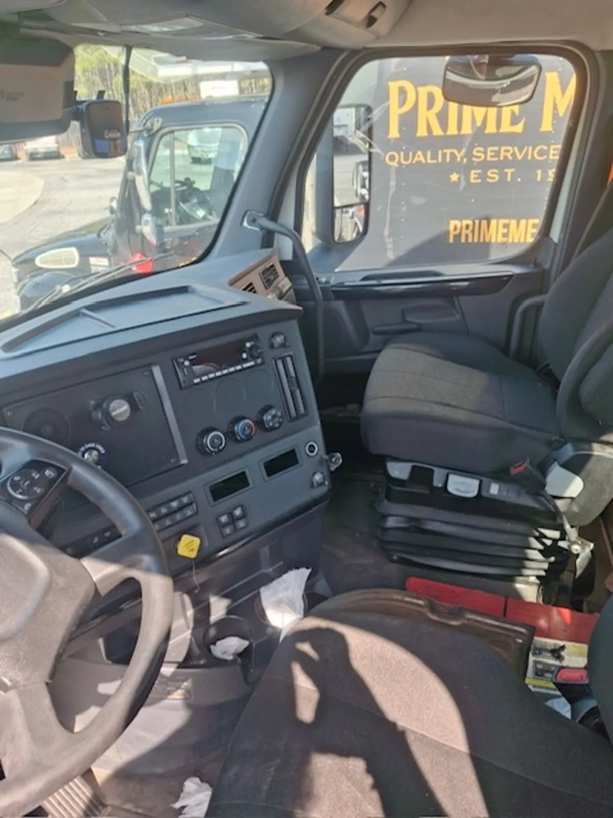 2023 Freightliner Cascadia in Doraville, GA — photo 7