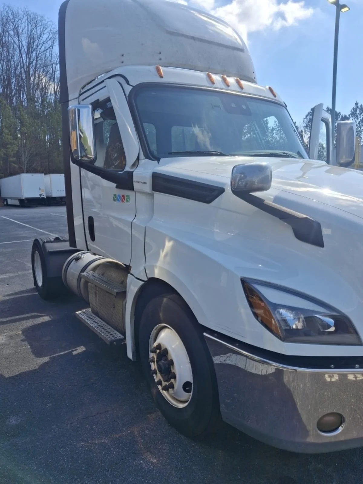 2023 Freightliner Cascadia in Doraville, GA — photo 3