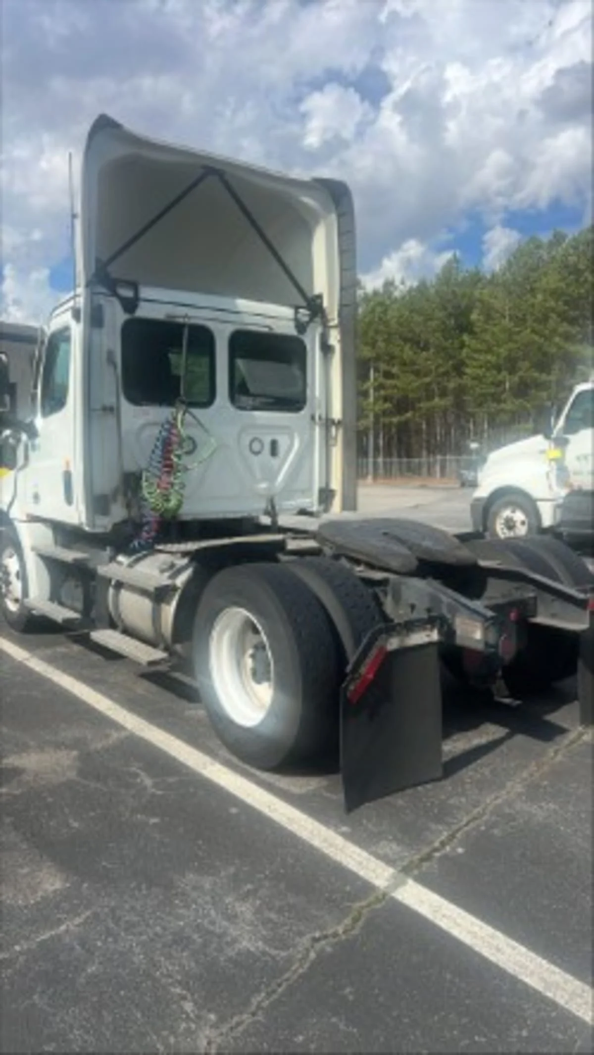 2023 Freightliner Cascadia in Doraville, GA — photo 6