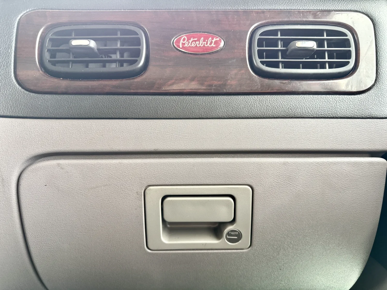 2013 Peterbilt 389 - image 19