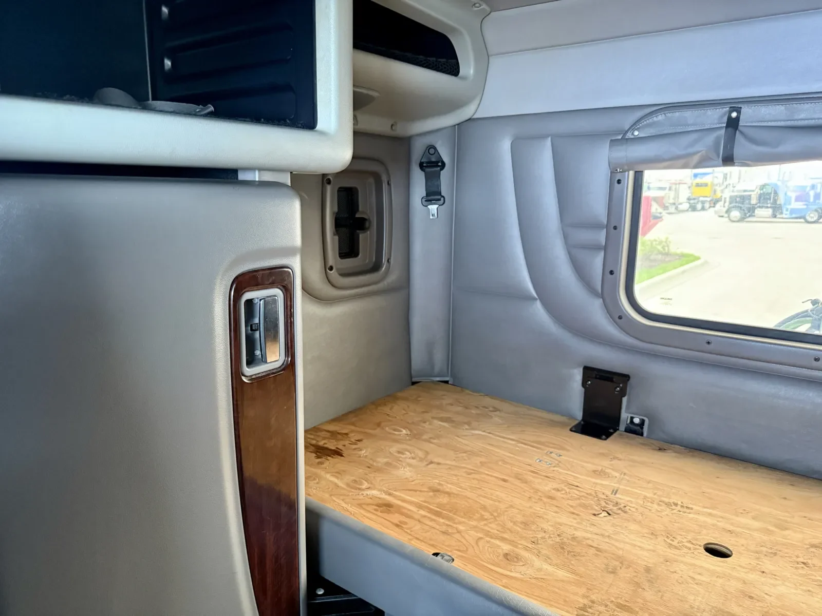 2013 Peterbilt 389 - image 22