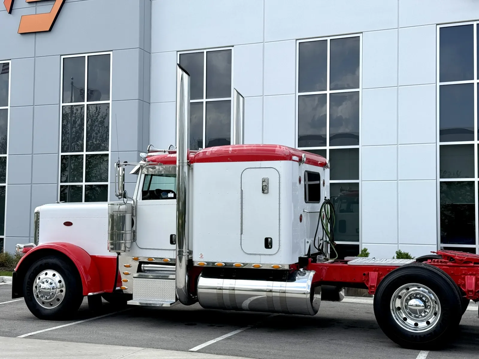 2013 Peterbilt 389 - image 8