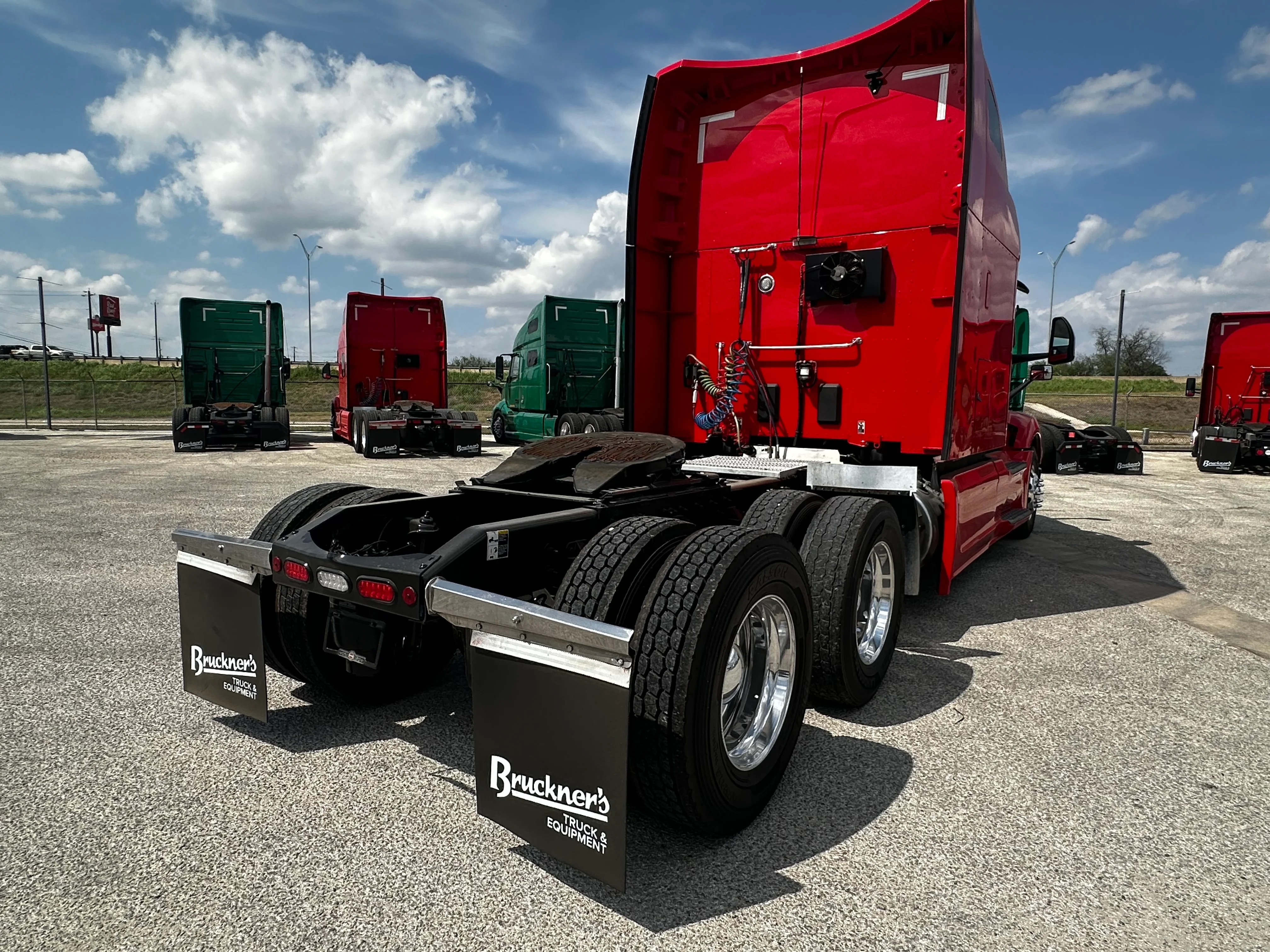 2023 Peterbilt 579 in San Antonio, TX — photo 8