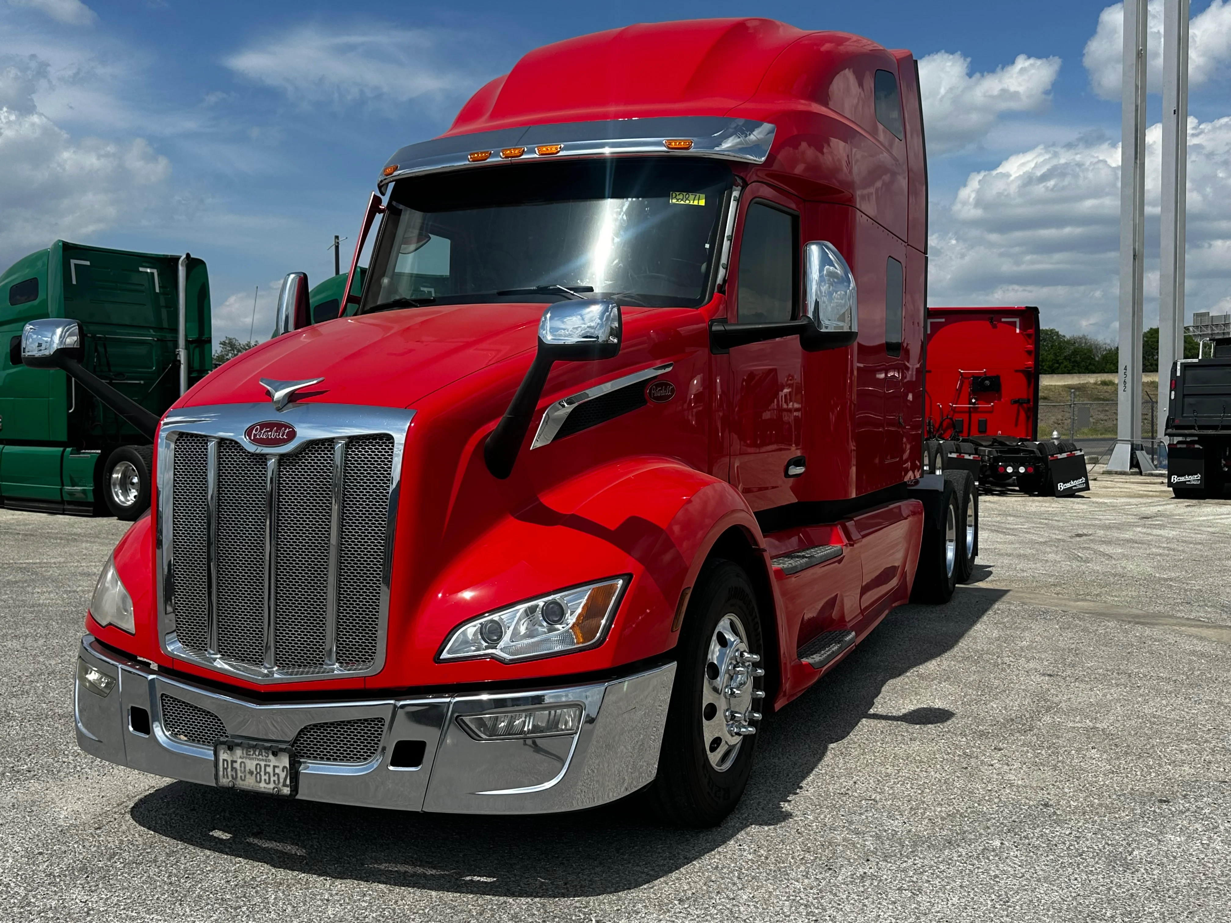 2023 Peterbilt 579 in San Antonio, TX — photo 3
