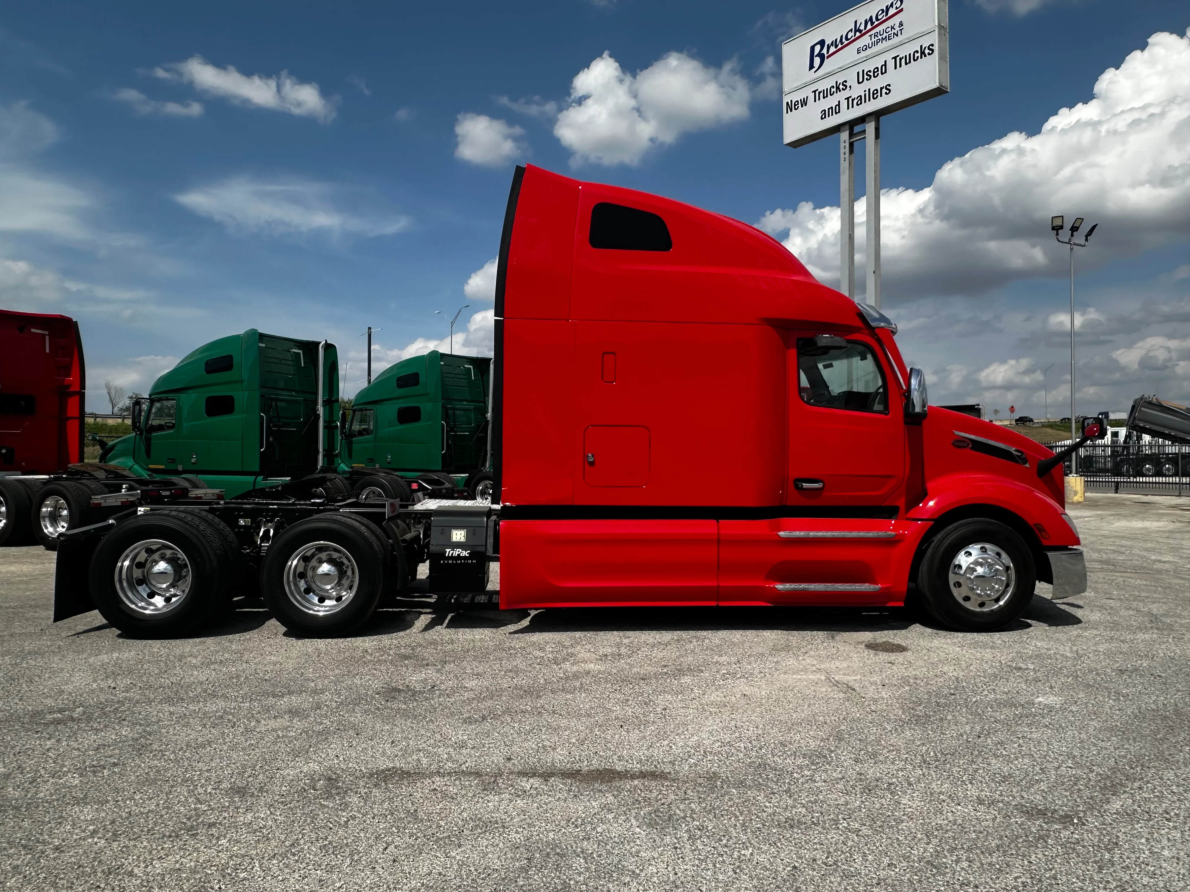 2023 Peterbilt 579 in San Antonio, TX — photo 5