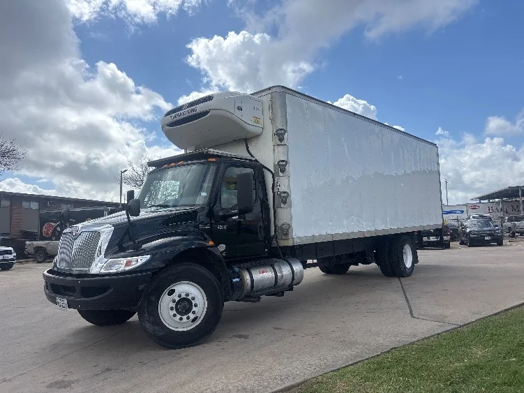 2022 International MV - image 3