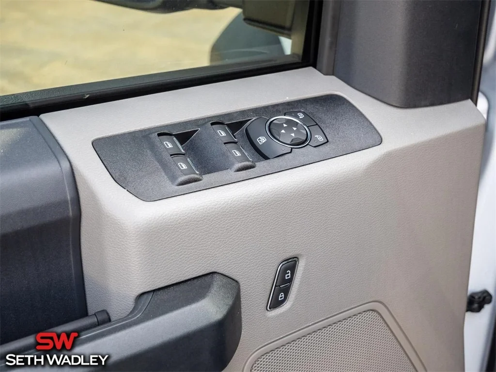 2022 Ford — photo 36