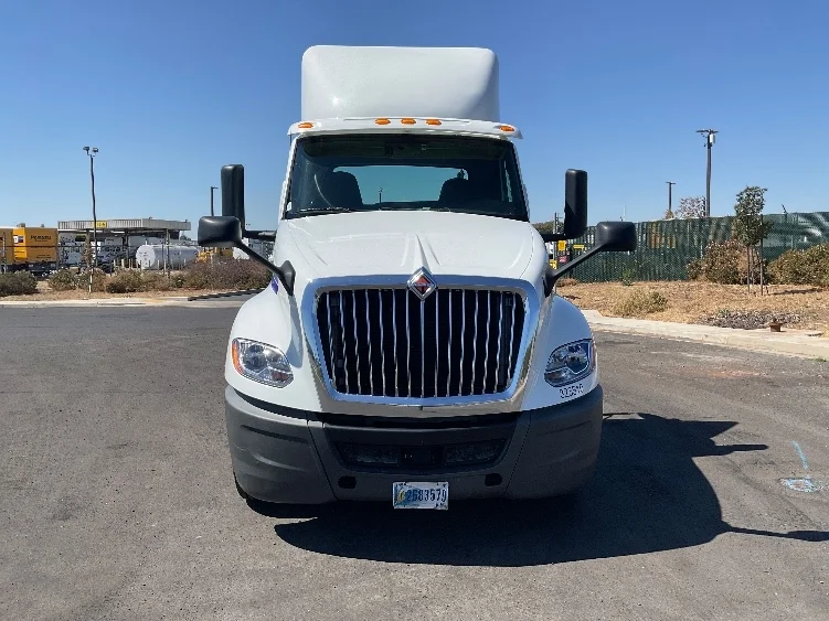 2019 International LT - image 2