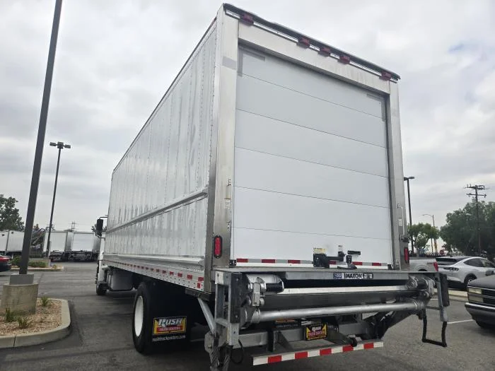 2020 Hino 268 — photo 9