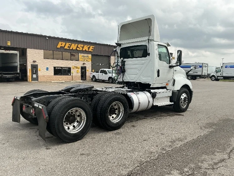 2019 International LT in Piqua, OH — photo 7