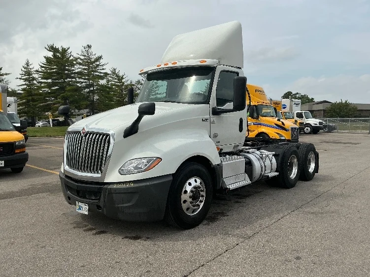 2019 International LT in Piqua, OH — photo 3