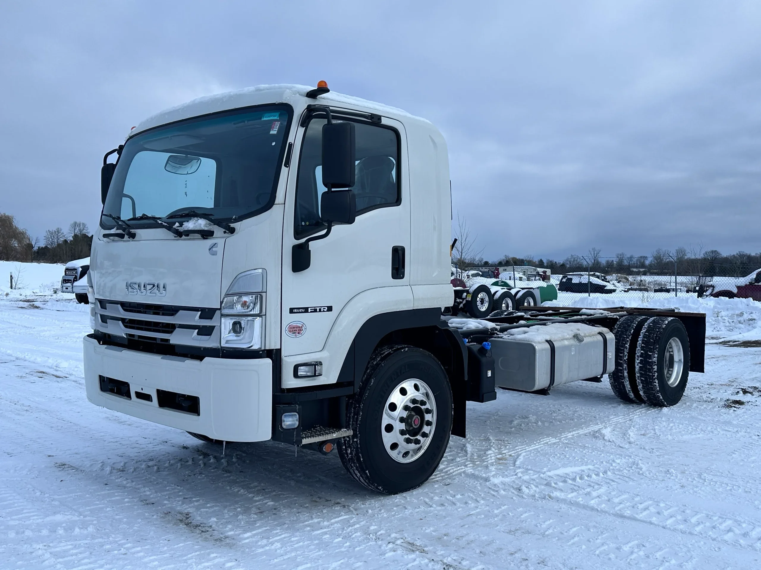 2025 Isuzu FTR - image 3