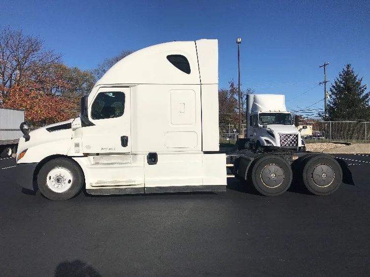 2021 Freightliner Cascadia - image 4