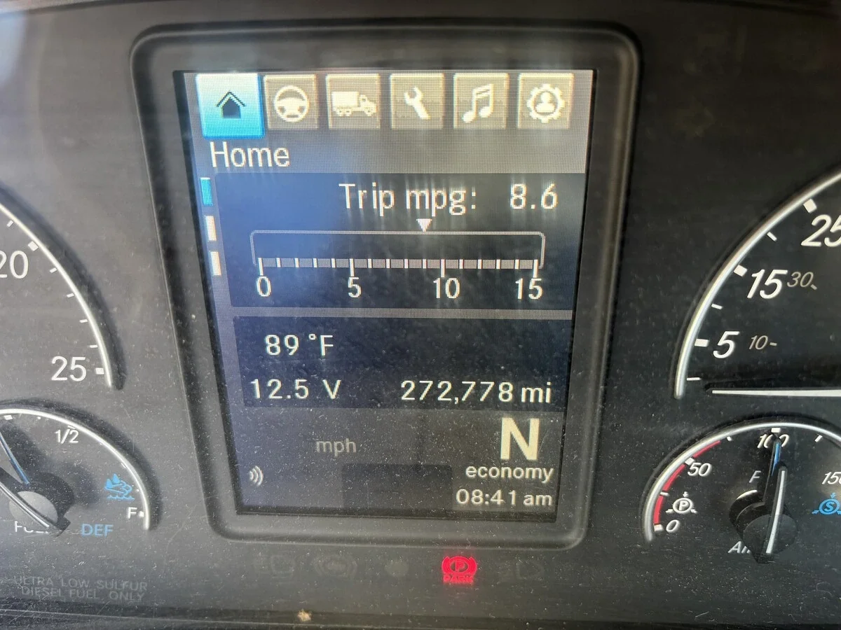 2023 Freightliner Cascadia — photo 2