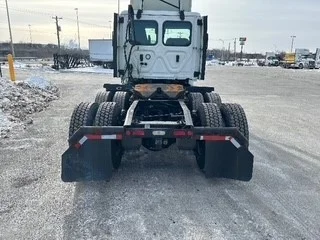 2021 Freightliner Cascadia in La Porte, IN — photo 6