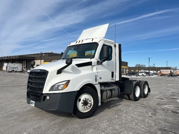 2021 Freightliner Cascadia in La Porte, IN — photo 3