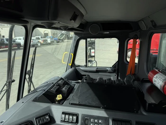 2025 Peterbilt 520 - image 7