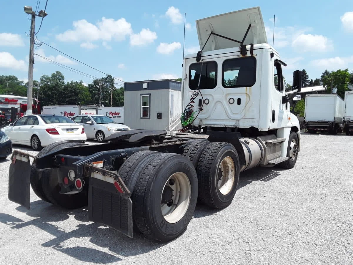 2019 Freightliner Cascadia in Pittsburgh, PA — photo 4