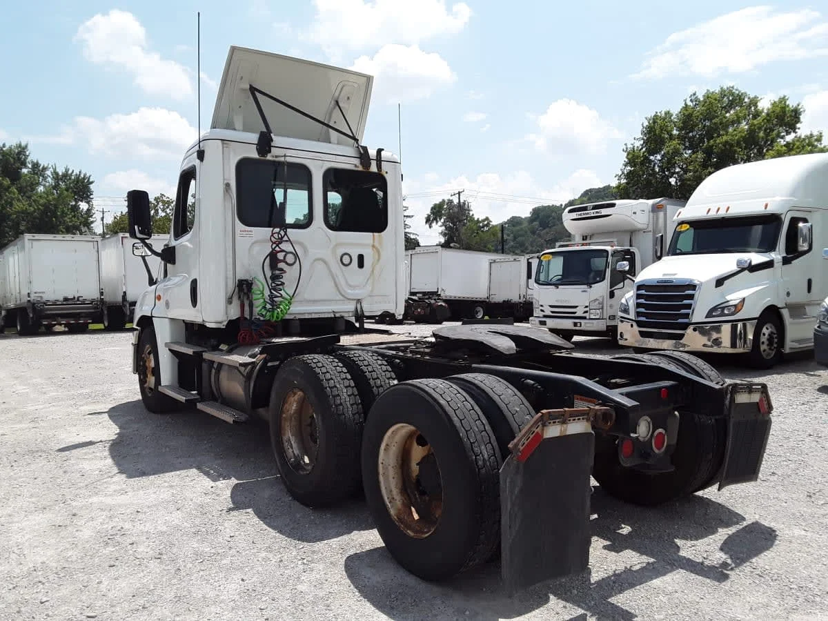2019 Freightliner Cascadia in Pittsburgh, PA — photo 6
