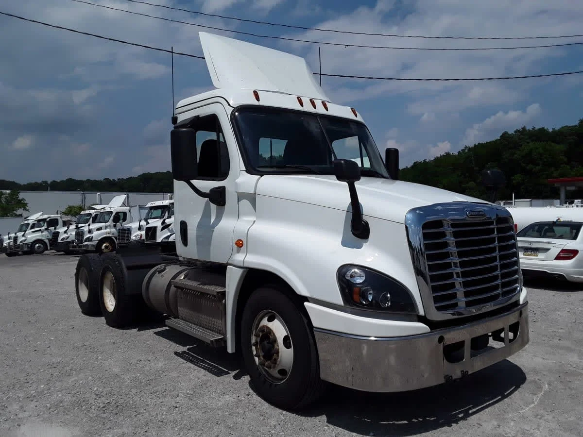 2019 Freightliner Cascadia in Pittsburgh, PA — photo 3