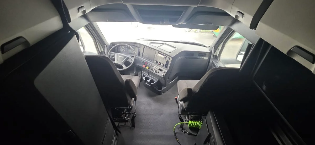 2023 Freightliner Cascadia in Bensalem, PA — photo 7