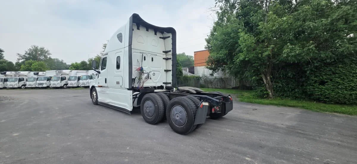 2023 Freightliner Cascadia in Bensalem, PA — photo 6