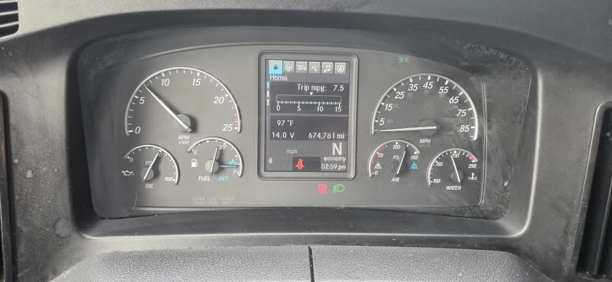 2023 Freightliner Cascadia in Bensalem, PA — photo 11