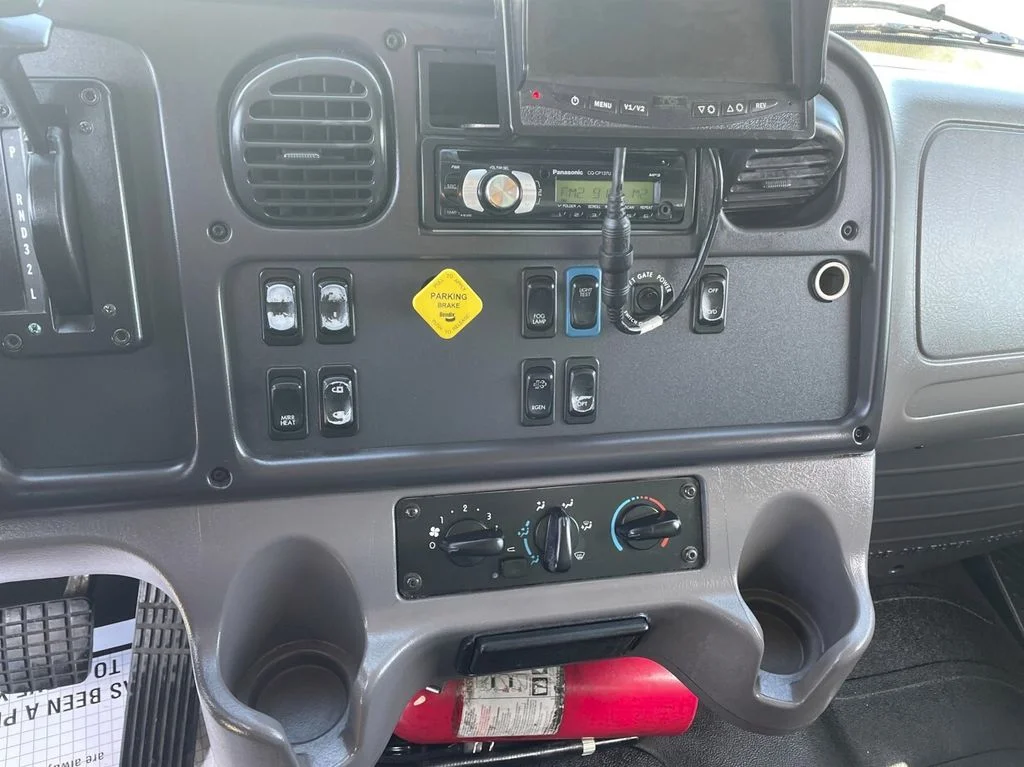 2014 Freightliner eM2 in Fresno, CA — photo 5