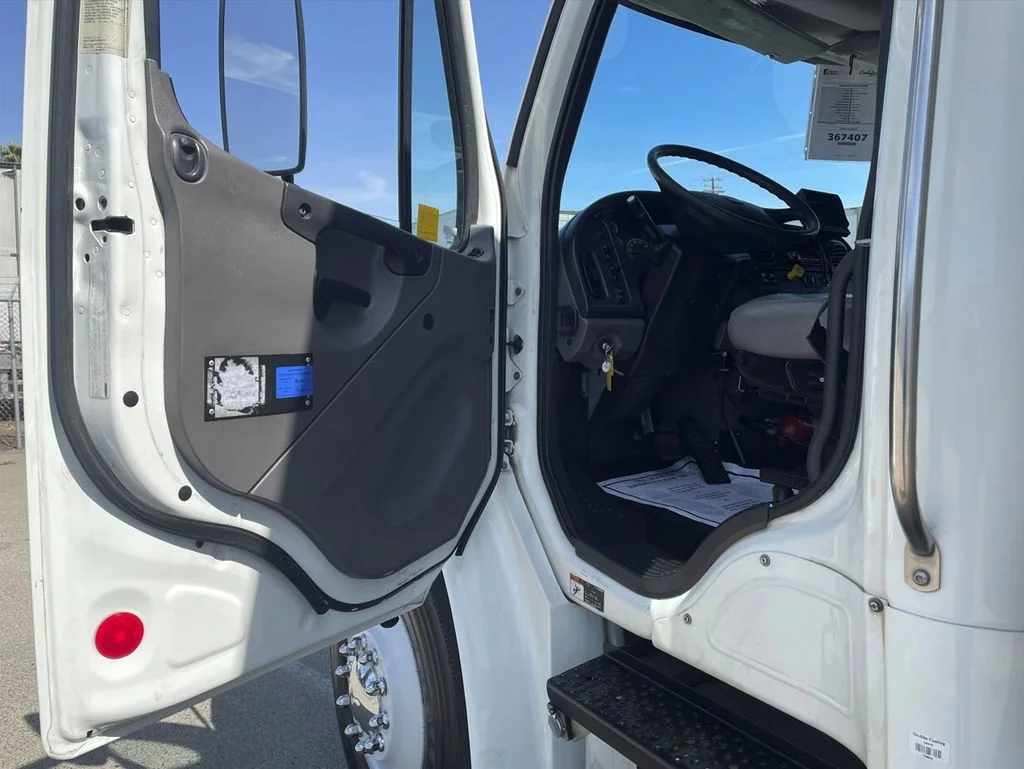 2014 Freightliner eM2 in Fresno, CA — photo 11