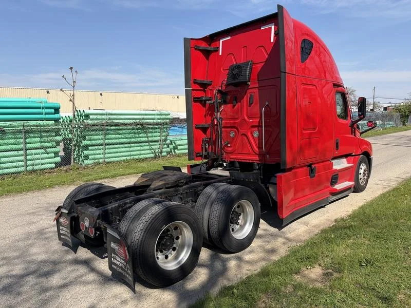 2022 Freightliner Cascadia - image 5