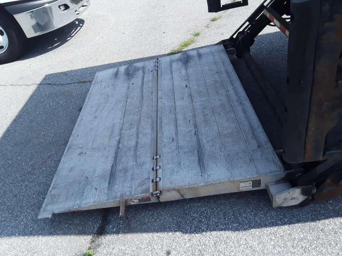 2016 Freightliner M2 106 - image 12