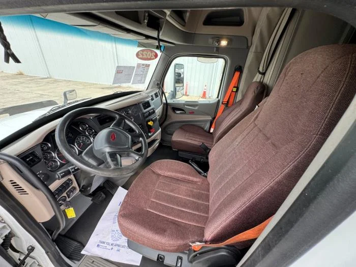 2022 Peterbilt 579 in Orlando, FL — photo 21