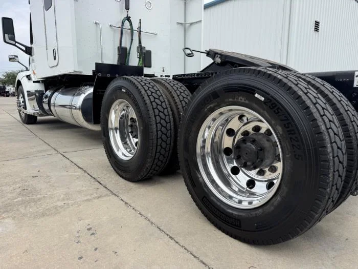 2022 Peterbilt 579 in Orlando, FL — photo 19
