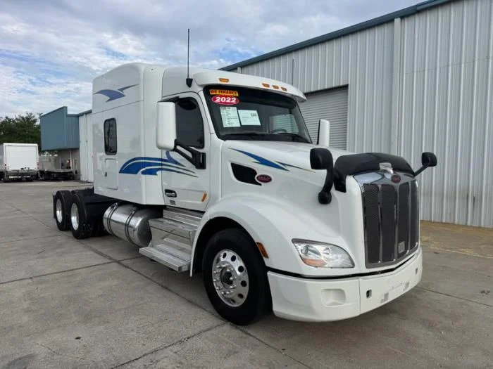 2022 Peterbilt 579 in Orlando, FL — photo 2