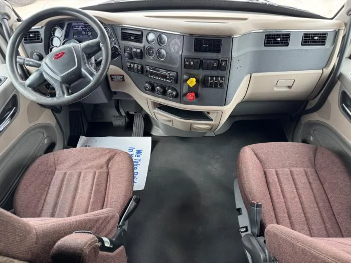 2022 Peterbilt 579 in Orlando, FL — photo 24