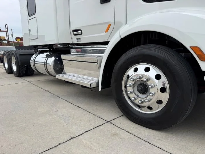 2022 Peterbilt 579 in Orlando, FL — photo 18