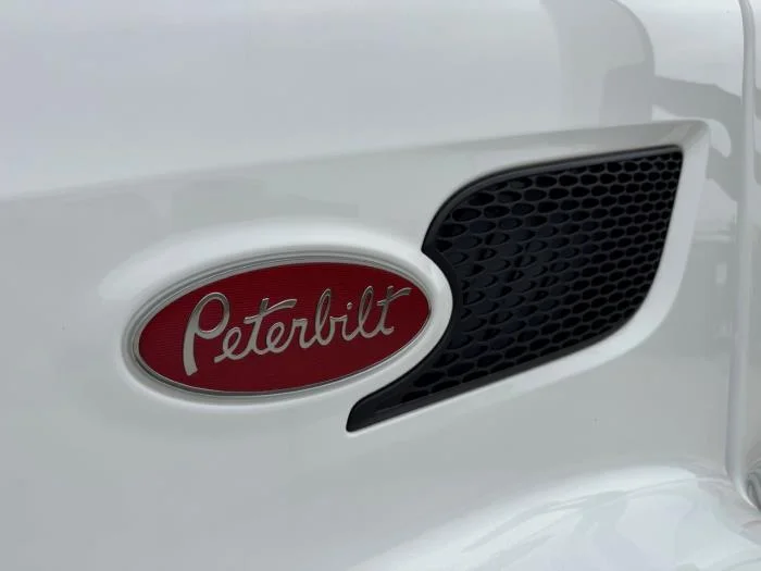 2022 Peterbilt 579 in Orlando, FL — photo 28