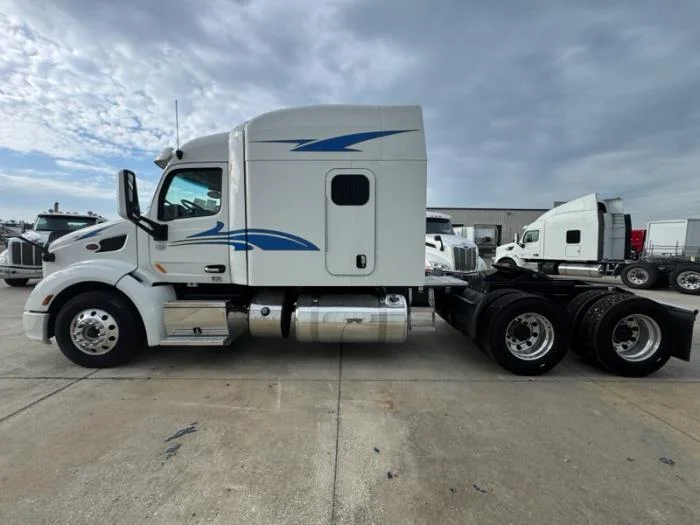 2022 Peterbilt 579 in Orlando, FL — photo 7