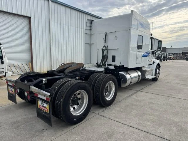 2022 Peterbilt 579 in Orlando, FL — photo 4
