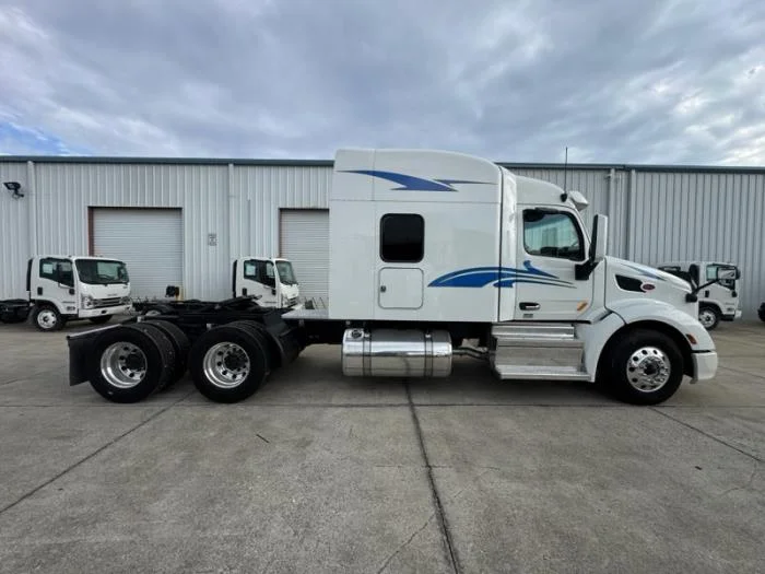 2022 Peterbilt 579 in Orlando, FL — photo 3