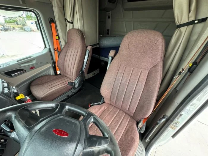 2022 Peterbilt 579 in Orlando, FL — photo 22