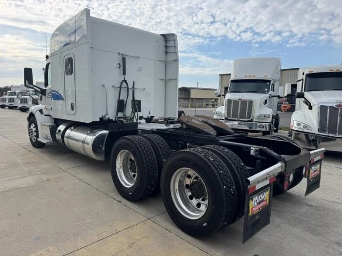 2022 Peterbilt 579 in Orlando, FL — photo 6