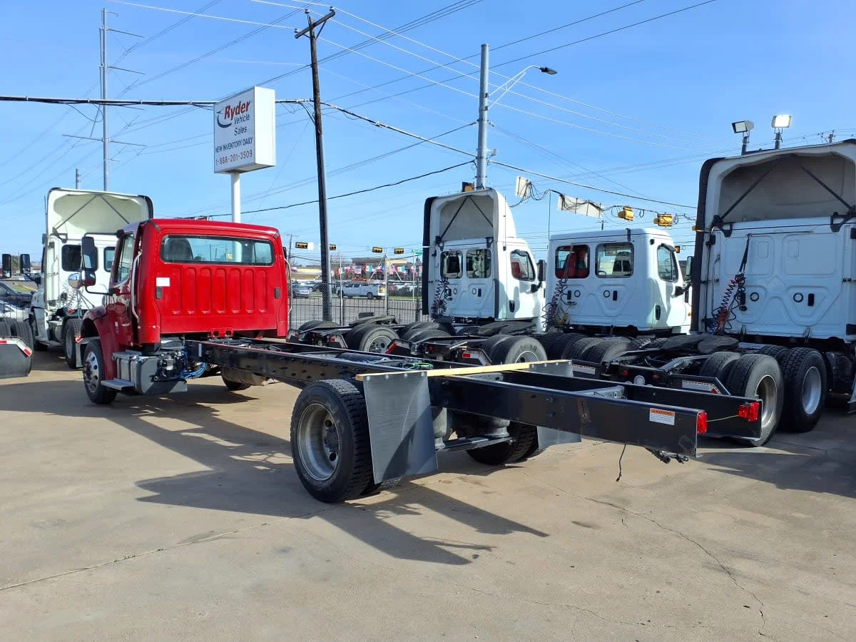 2019 Freightliner M2 106 in Dallas, TX — photo 6