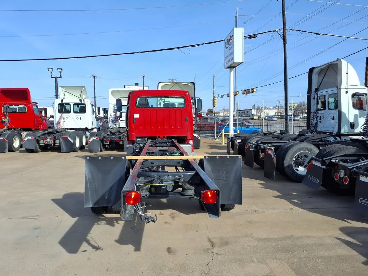 2019 Freightliner M2 106 in Dallas, TX — photo 5