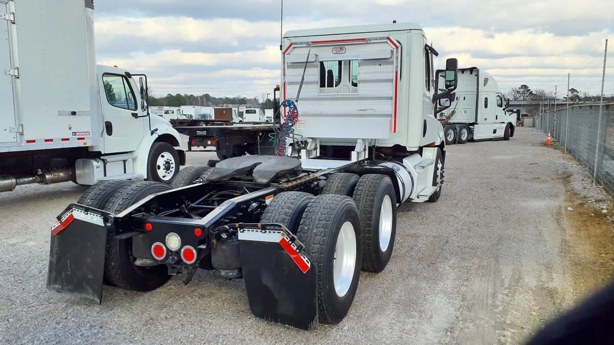 2021 Freightliner Cascadia in Birmingham, AL — photo 4