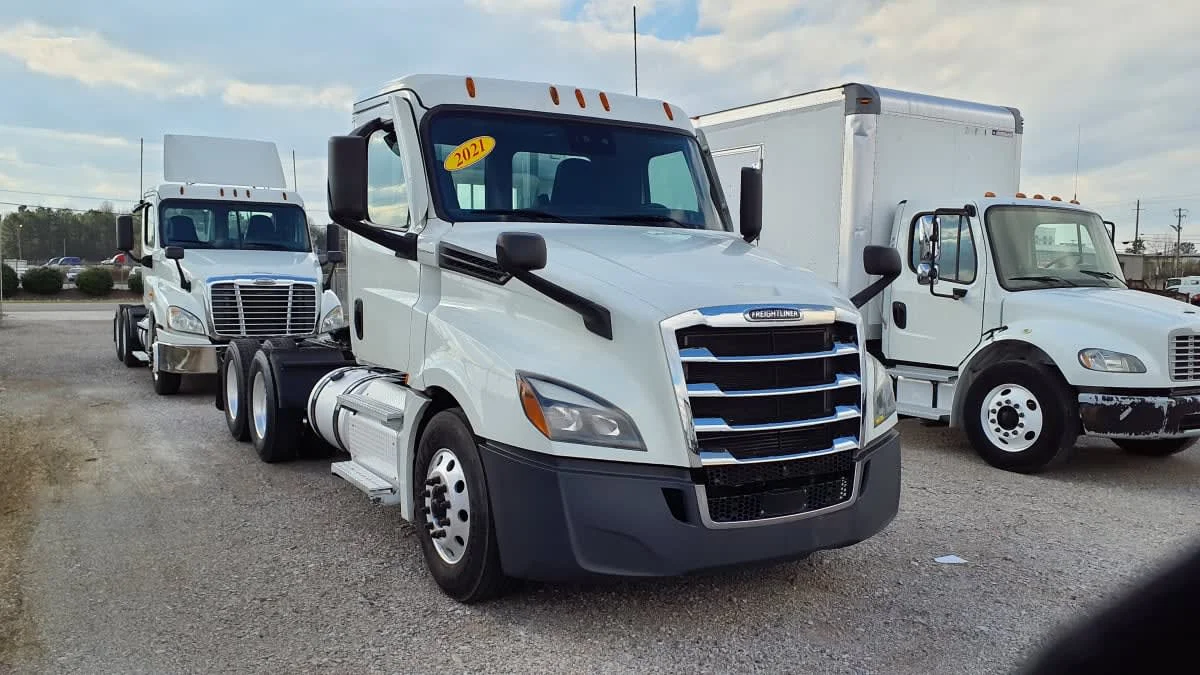 2021 Freightliner Cascadia in Birmingham, AL — photo 3
